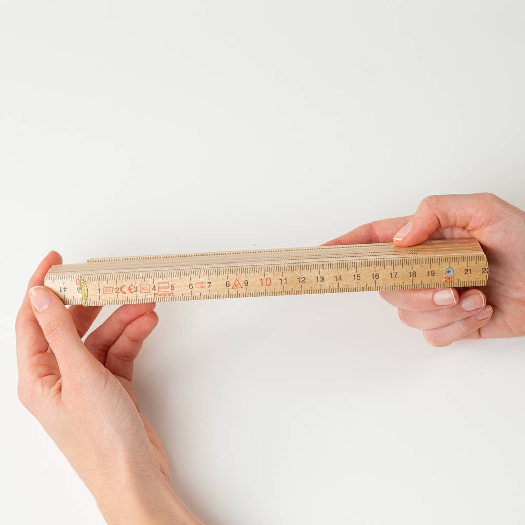 Gardener’s Essentials Wooden Folding Ruler – 2m Planting Guide