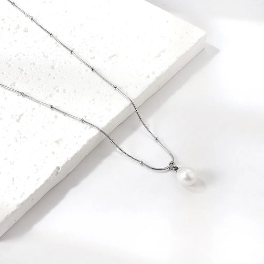 Luna Pearl – Classic White Pearl Pendant Necklace