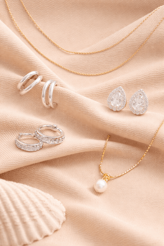 Small Pieces, Big Energy: The Jewellery That’s Quietly Stealing the Spotlight - Ivy and Sol