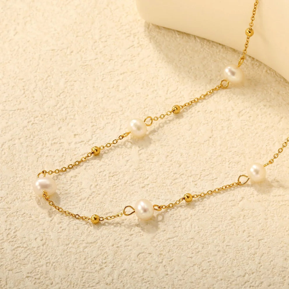 Five Pearls – Gold Freshwater Pearl Necklace