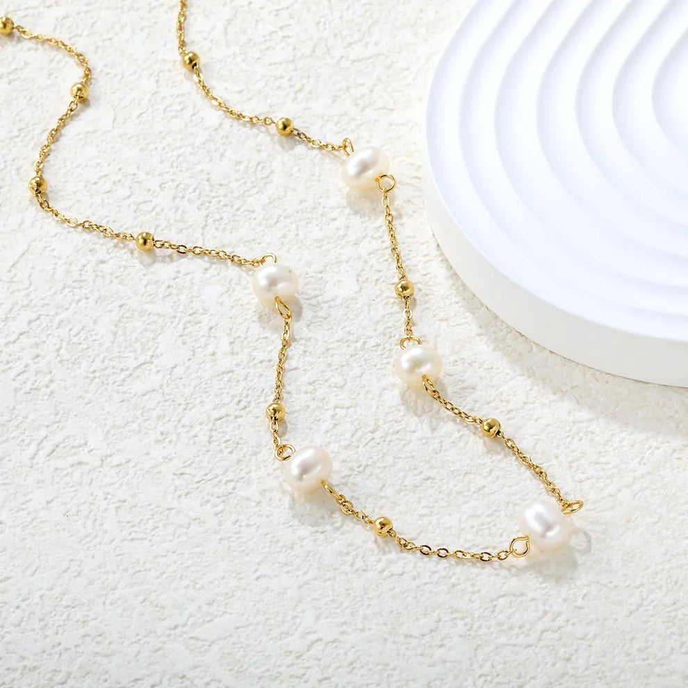 Five Pearls – Gold Freshwater Pearl Necklace
