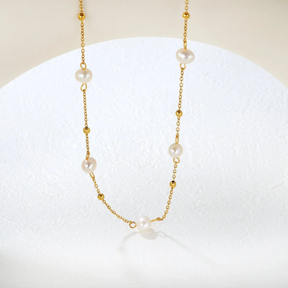 Five Pearls – Gold Freshwater Pearl Necklace