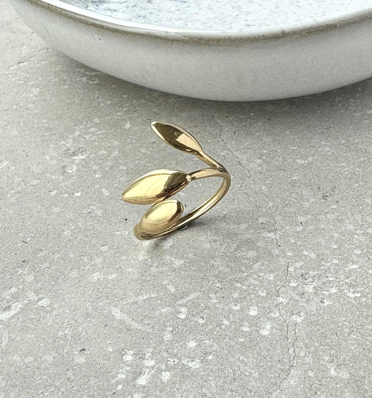 Tarnish resistant branch open ring