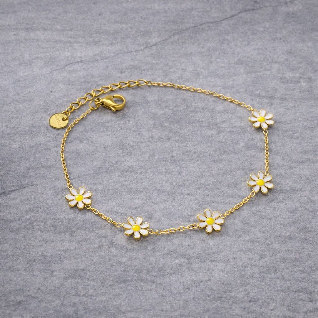 Tarnish Resistant Daisy Bracelet | Waterproof Gold Plated Bracelet
