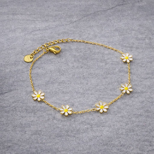 Tarnish Resistant Daisy Bracelet | Waterproof Gold Plated Bracelet