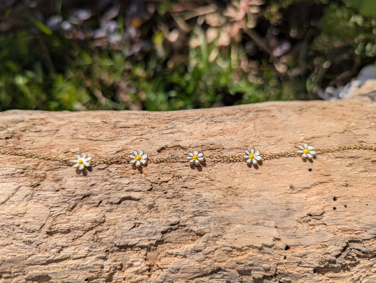 Tarnish Resistant Daisy Bracelet | Waterproof Gold Plated Bracelet - Ivy and Sol