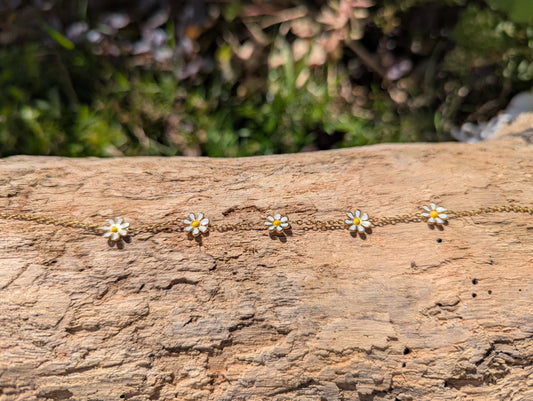 Tarnish Resistant Daisy Bracelet | Waterproof Gold Plated Bracelet